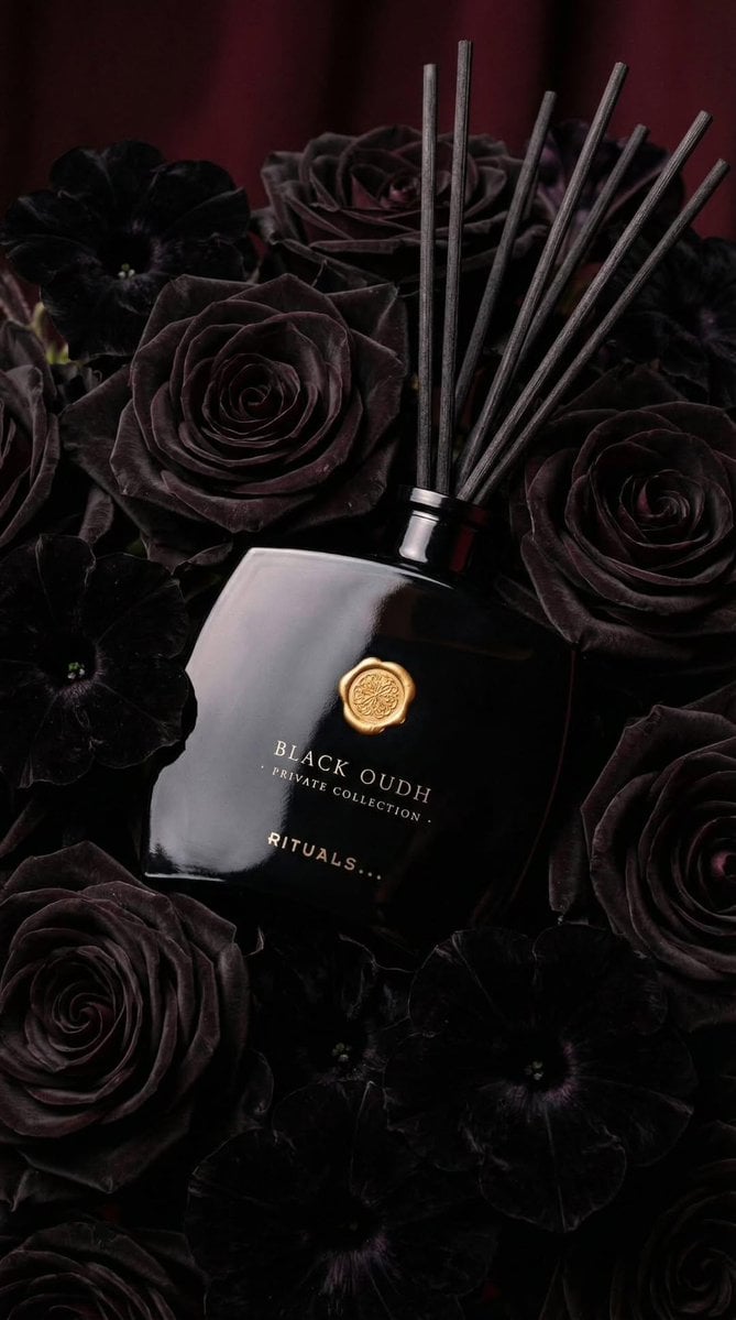 Ultra-realistic luxury product photography of a black gla... 变体图第4张 - 绘词工坊