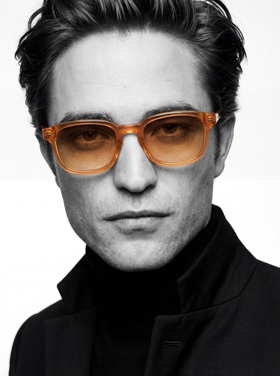 Ultra-realistic studio portrait of a man, close-up headsh... 变体图第4张 - 绘词工坊