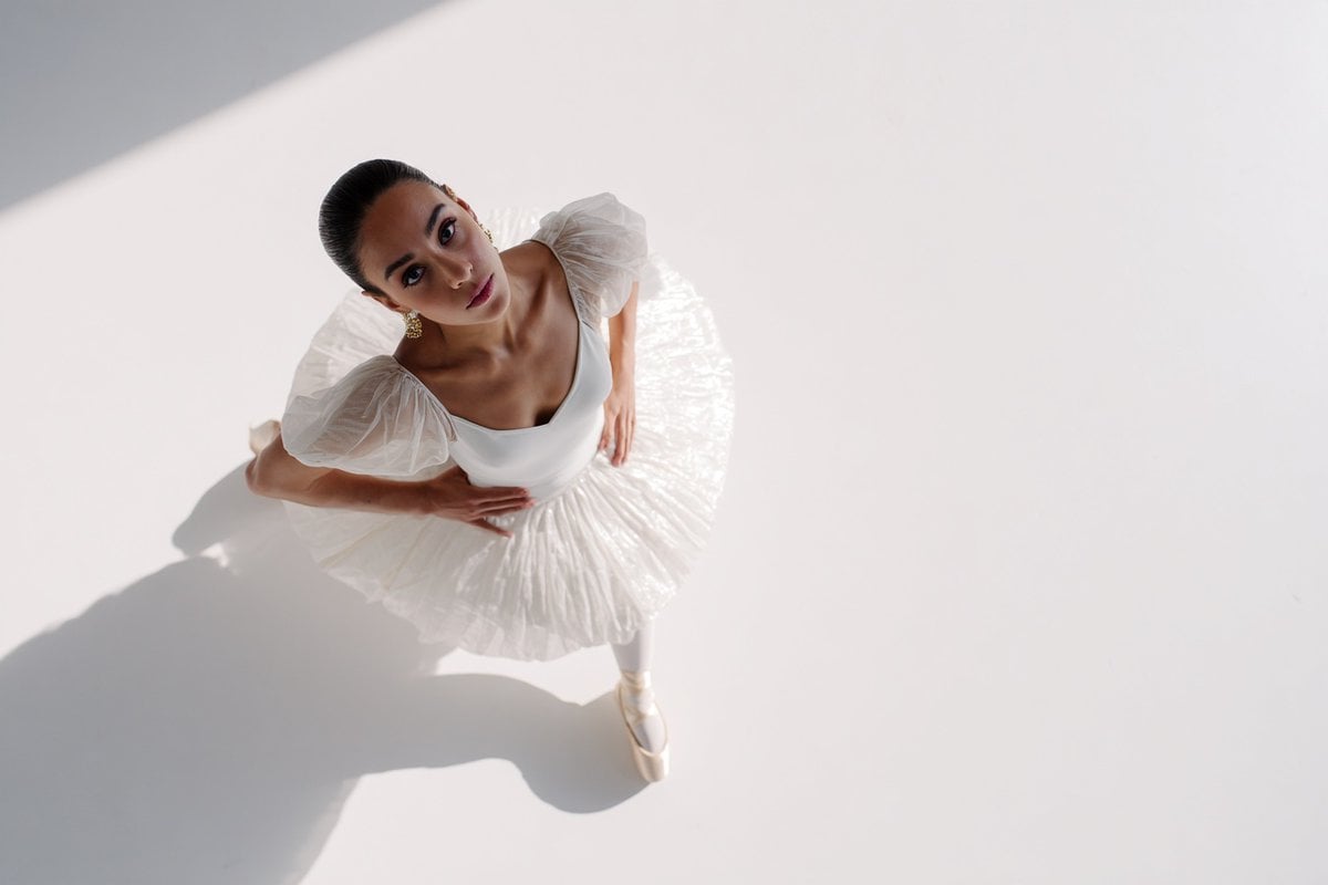 A [subject] photographed from a 35-degree overhead angle,... 变体图第3张 - 绘词工坊